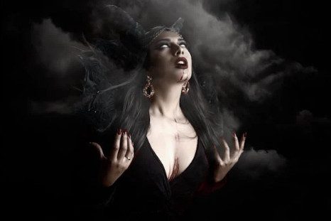 “Iz tame izronili: Portreti najpoznatijih vampira kroz vekove”